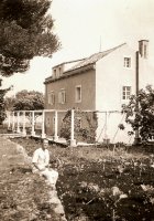 Richard Ziegler vor seinem Haus auf Korčula