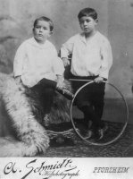 Richard Ziegler mit seinem Bruder Georg, 1895
